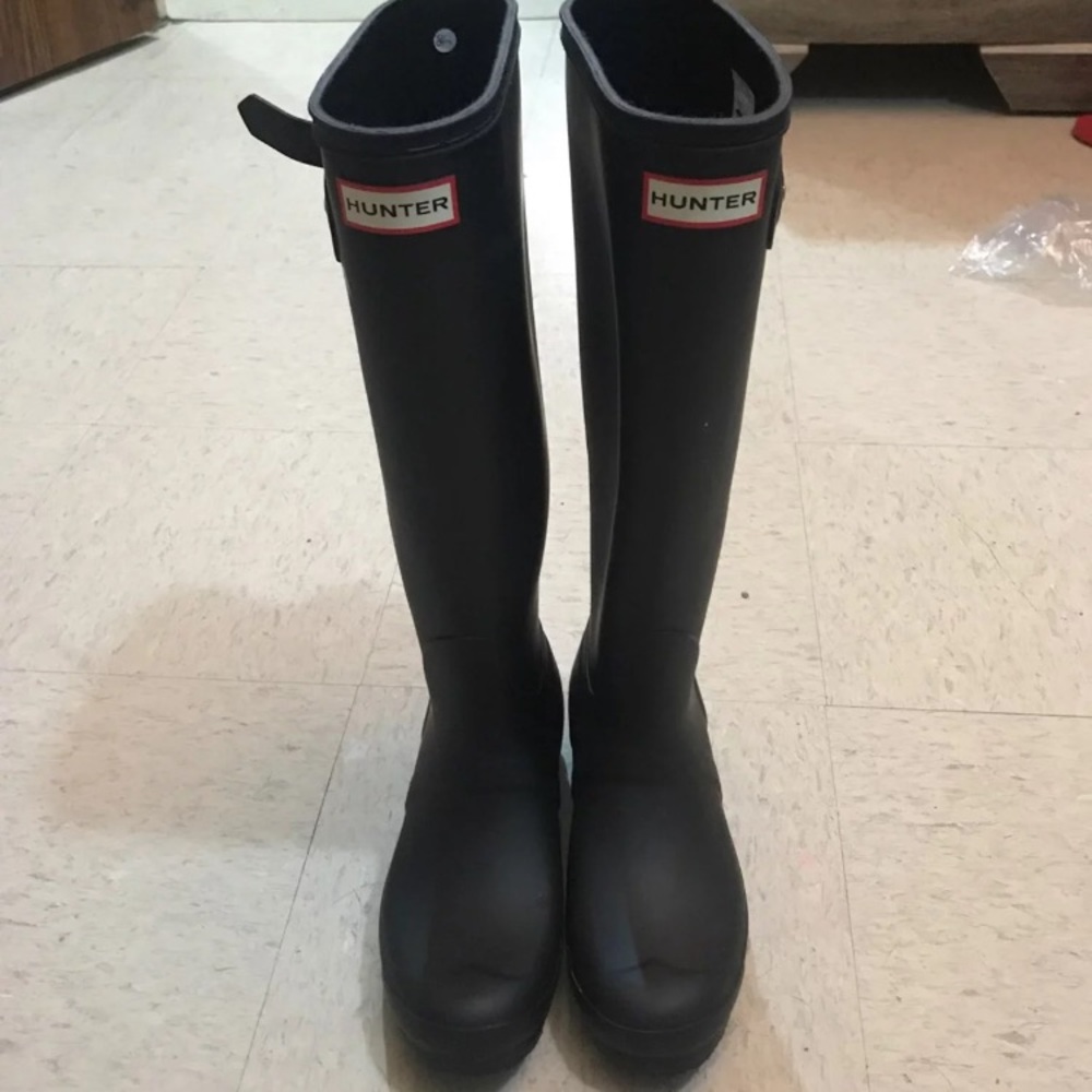 Black Hunter boots size 8